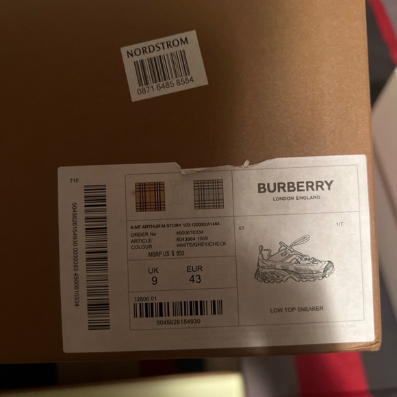 Burberry Sneaker Brand New - Picture 6 of 6